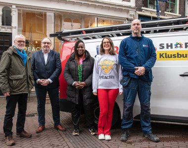 Klusbus helpt 35 Schiedamse retail- en horecaondernemers met energie besparen